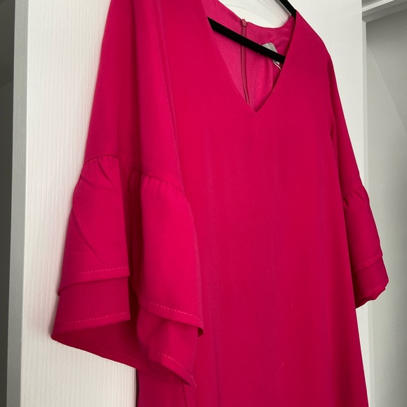 Dresses & Skirts - Fushia v neck dress size L ruffle sleeves
